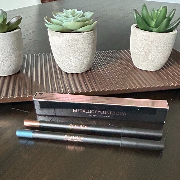 Realher Metallic Eyeliner Duo - Picture 1 of 1